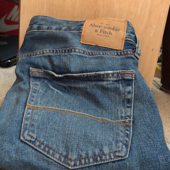 Abrocrombie slim fit light wash jeans - Picture 2 of 3